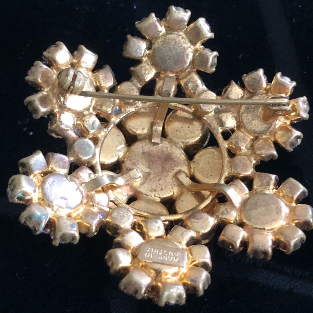 Brooch - Picture 2 of 4